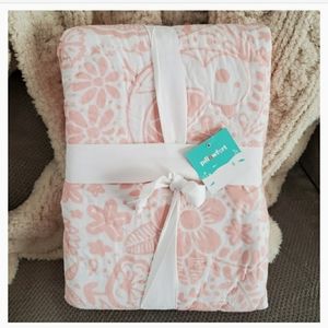COPY - PILLOWFORT Birds Scalloped Edge Quilt, Twin